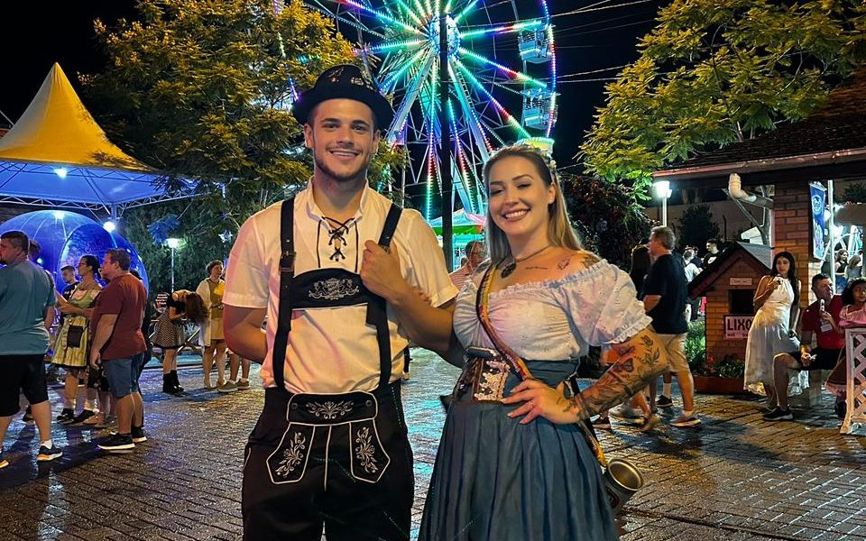 Paixão pela Schützen: a história do casal jaraguaense que vive o amor em meio à cultura alemã